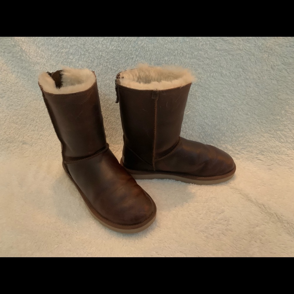 UGG Classic Leather Short Zip Boot